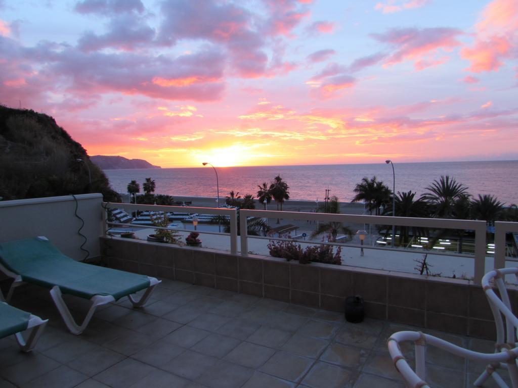 Home4Holidays Nerja Camera foto